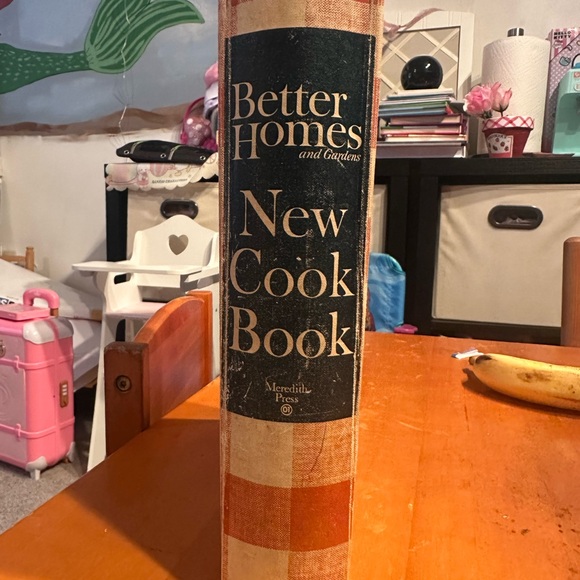 Better Homes and Gardens Antique Cook Book - Picture 2 of 2